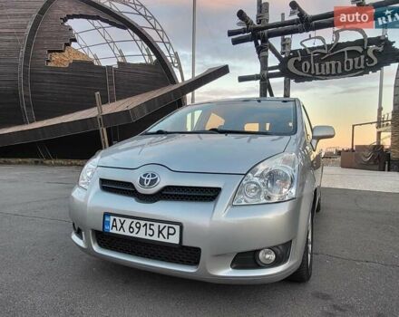 Серый Тойота Королла Версо, объемом двигателя 2.2 л и пробегом 197 тыс. км за 7300 $, фото 2 на Automoto.ua