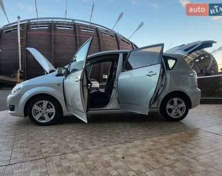 Серый Тойота Королла Версо, объемом двигателя 2.2 л и пробегом 197 тыс. км за 7300 $, фото 59 на Automoto.ua