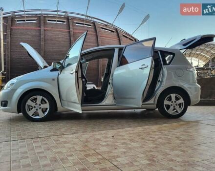 Серый Тойота Королла Версо, объемом двигателя 2.2 л и пробегом 197 тыс. км за 7300 $, фото 66 на Automoto.ua