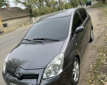 Сірий Тойота Королла Версо, об'ємом двигуна 2.2 л та пробігом 210 тис. км за 5500 $, фото 1 на Automoto.ua