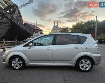 Серый Тойота Королла Версо, объемом двигателя 2.2 л и пробегом 197 тыс. км за 7300 $, фото 4 на Automoto.ua