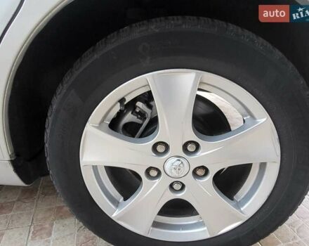 Серый Тойота Королла Версо, объемом двигателя 2.2 л и пробегом 197 тыс. км за 7300 $, фото 25 на Automoto.ua