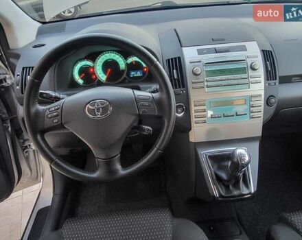 Серый Тойота Королла Версо, объемом двигателя 2.2 л и пробегом 197 тыс. км за 7300 $, фото 48 на Automoto.ua