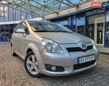 Серый Тойота Королла Версо, объемом двигателя 2.2 л и пробегом 197 тыс. км за 7300 $, фото 99 на Automoto.ua
