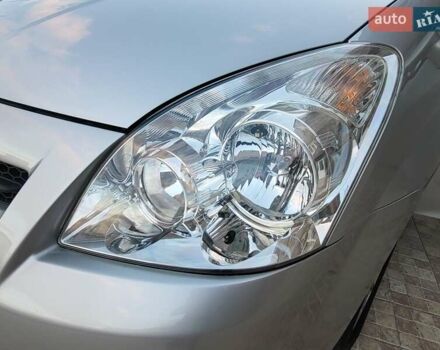 Серый Тойота Королла Версо, объемом двигателя 2.2 л и пробегом 197 тыс. км за 7300 $, фото 22 на Automoto.ua