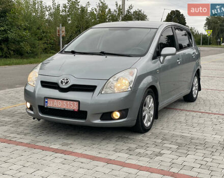 Серый Тойота Королла Версо, объемом двигателя 2.2 л и пробегом 275 тыс. км за 7400 $, фото 2 на Automoto.ua