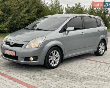 Серый Тойота Королла Версо, объемом двигателя 2.2 л и пробегом 275 тыс. км за 7400 $, фото 1 на Automoto.ua