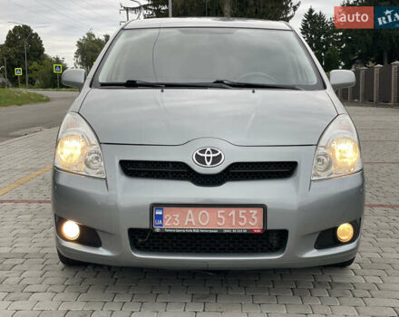 Серый Тойота Королла Версо, объемом двигателя 2.2 л и пробегом 275 тыс. км за 7400 $, фото 3 на Automoto.ua