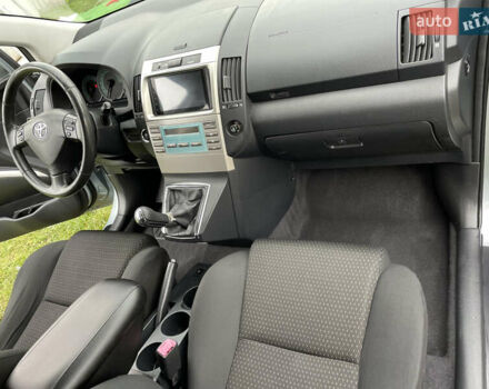 Серый Тойота Королла Версо, объемом двигателя 2.2 л и пробегом 275 тыс. км за 7400 $, фото 28 на Automoto.ua