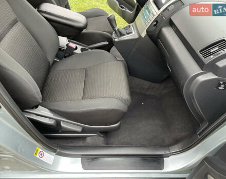 Серый Тойота Королла Версо, объемом двигателя 2.2 л и пробегом 275 тыс. км за 7400 $, фото 26 на Automoto.ua
