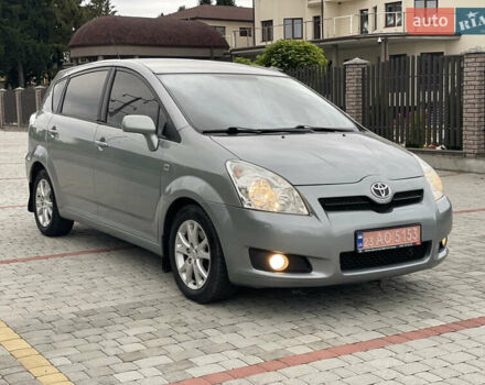 Серый Тойота Королла Версо, объемом двигателя 2.2 л и пробегом 275 тыс. км за 7400 $, фото 4 на Automoto.ua