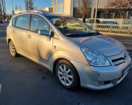 Серый Тойота Королла Версо, объемом двигателя 1.8 л и пробегом 217 тыс. км за 4300 $, фото 1 на Automoto.ua