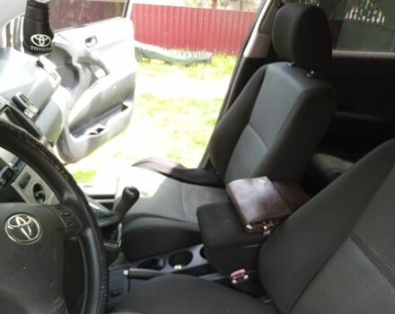 Серый Тойота Королла Версо, объемом двигателя 2 л и пробегом 350 тыс. км за 4500 $, фото 5 на Automoto.ua