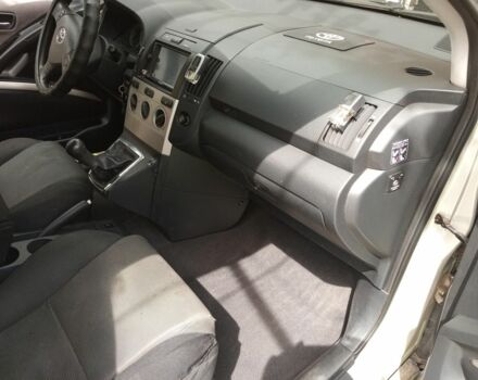 Серый Тойота Королла Версо, объемом двигателя 2 л и пробегом 350 тыс. км за 4500 $, фото 2 на Automoto.ua