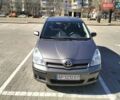 Серый Тойота Королла Версо, объемом двигателя 2 л и пробегом 315 тыс. км за 5000 $, фото 1 на Automoto.ua