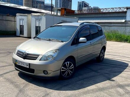 Серый Тойота Королла Версо, объемом двигателя 1.8 л и пробегом 324 тыс. км за 4600 $, фото 1 на Automoto.ua