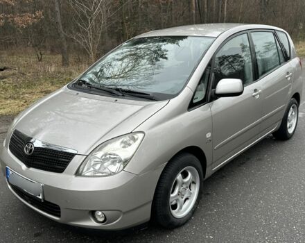 Серый Тойота Королла Версо, объемом двигателя 2 л и пробегом 280 тыс. км за 280 $, фото 1 на Automoto.ua