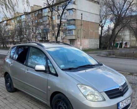 Сірий Тойота Королла Версо, об'ємом двигуна 2 л та пробігом 300 тис. км за 2700 $, фото 1 на Automoto.ua