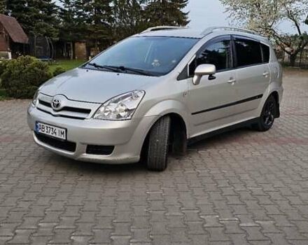 Сірий Тойота Королла Версо, об'ємом двигуна 2 л та пробігом 329 тис. км за 4750 $, фото 1 на Automoto.ua