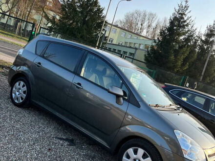 Сірий Тойота Королла Версо, об'ємом двигуна 1.8 л та пробігом 222 тис. км за 7000 $, фото 1 на Automoto.ua