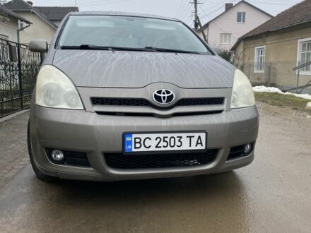 Серый Тойота Королла Версо, объемом двигателя 2 л и пробегом 260 тыс. км за 4300 $, фото 1 на Automoto.ua