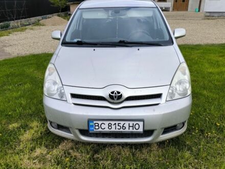 Сірий Тойота Королла Версо, об'ємом двигуна 2 л та пробігом 320 тис. км за 4500 $, фото 1 на Automoto.ua
