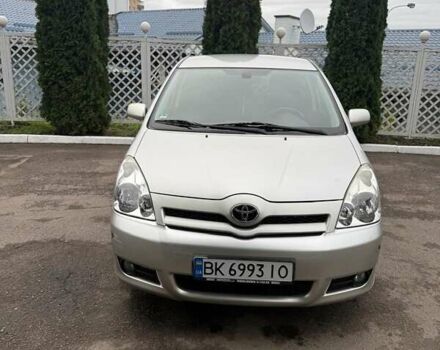 Серый Тойота Королла Версо, объемом двигателя 1.6 л и пробегом 217 тыс. км за 5600 $, фото 1 на Automoto.ua