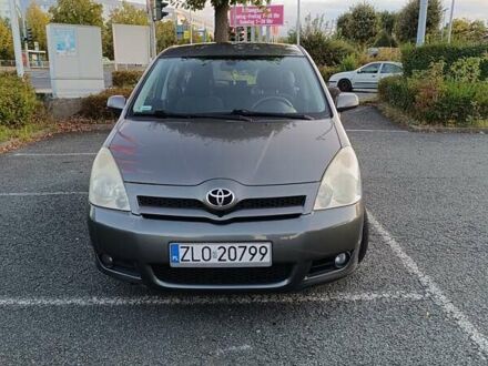 Серый Тойота Королла Версо, объемом двигателя 2 л и пробегом 297 тыс. км за 1992 $, фото 1 на Automoto.ua