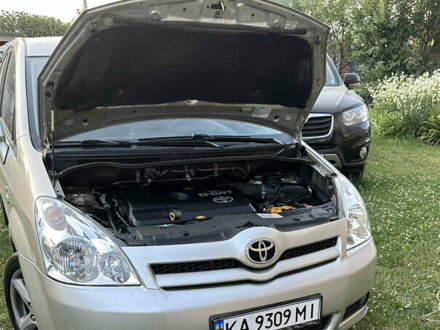 Тойота Королла Версо 2005 у Києві на Automoto.ua Сірий Тойота Королла Версо, об'ємом двигуна 2.2 л та пробігом 245 тис. км за 5200 $, фото 1 на Automoto.ua