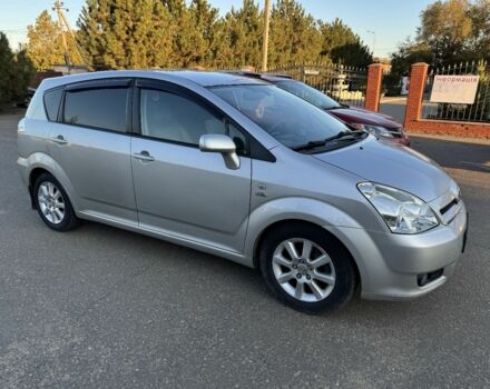 Серый Тойота Королла Версо, объемом двигателя 2 л и пробегом 285 тыс. км за 5200 $, фото 1 на Automoto.ua