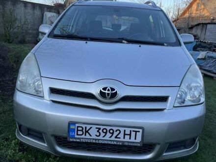 Сірий Тойота Королла Версо, об'ємом двигуна 2.2 л та пробігом 400 тис. км за 4500 $, фото 1 на Automoto.ua