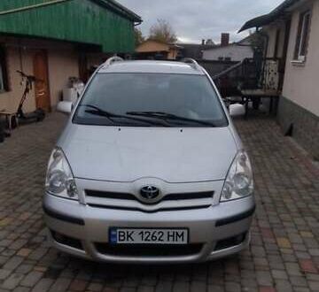 Тойота Королла Версо 2005 в Ровно на Automoto.ua Серый Тойота Королла Версо, объемом двигателя 2.23 л и пробегом 300 тыс. км за 6500 $, фото 1 на Automoto.ua