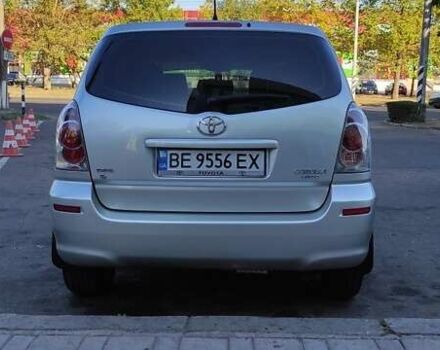 Серый Тойота Королла Версо, объемом двигателя 2 л и пробегом 400 тыс. км за 6300 $, фото 1 на Automoto.ua