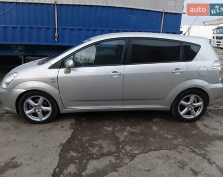 Серый Тойота Королла Версо, объемом двигателя 2.2 л и пробегом 293 тыс. км за 4800 $, фото 1 на Automoto.ua