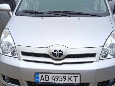 Сірий Тойота Королла Версо, об'ємом двигуна 2.2 л та пробігом 183 тис. км за 6500 $, фото 1 на Automoto.ua