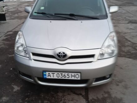 Серый Тойота Королла Версо, объемом двигателя 2.2 л и пробегом 293 тыс. км за 4800 $, фото 1 на Automoto.ua