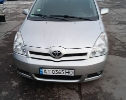 Серый Тойота Королла Версо, объемом двигателя 2.2 л и пробегом 293 тыс. км за 4800 $, фото 1 на Automoto.ua