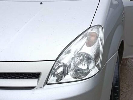 Сірий Тойота Королла Версо, об'ємом двигуна 2.2 л та пробігом 183 тис. км за 6500 $, фото 1 на Automoto.ua