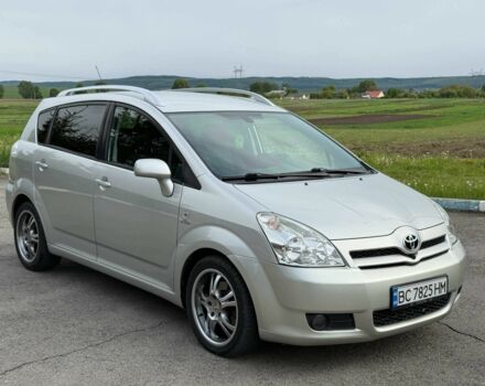 Серый Тойота Королла Версо, объемом двигателя 2.2 л и пробегом 214 тыс. км за 6800 $, фото 1 на Automoto.ua