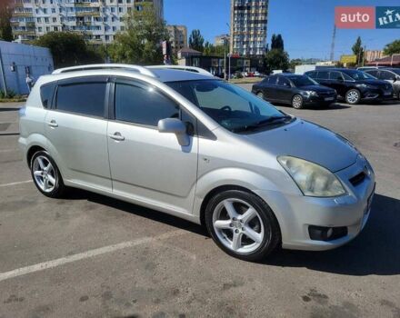 Серый Тойота Королла Версо, объемом двигателя 2.2 л и пробегом 256 тыс. км за 6500 $, фото 1 на Automoto.ua