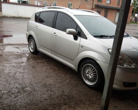 Серый Тойота Королла Версо, объемом двигателя 2.2 л и пробегом 333 тыс. км за 3400 $, фото 1 на Automoto.ua