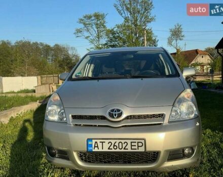 Сірий Тойота Королла Версо, об'ємом двигуна 2.2 л та пробігом 229 тис. км за 6500 $, фото 1 на Automoto.ua