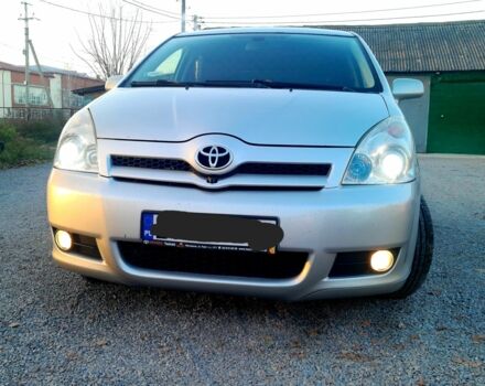 Серый Тойота Королла Версо, объемом двигателя 2 л и пробегом 295 тыс. км за 2699 $, фото 1 на Automoto.ua