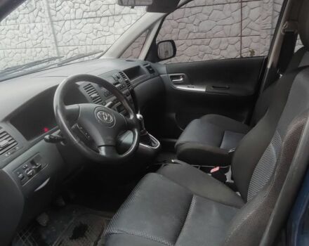 Синій Тойота Королла Версо, об'ємом двигуна 2 л та пробігом 300 тис. км за 1800 $, фото 5 на Automoto.ua