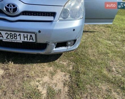 Синій Тойота Королла Версо, об'ємом двигуна 2 л та пробігом 381 тис. км за 5500 $, фото 17 на Automoto.ua