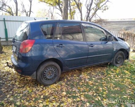 Синий Тойота Королла Версо, объемом двигателя 1.8 л и пробегом 200 тыс. км за 1150 $, фото 1 на Automoto.ua