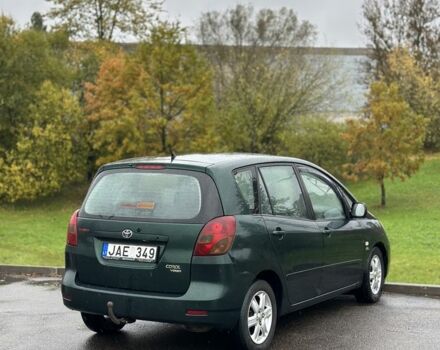 Зелений Тойота Королла Версо, об'ємом двигуна 2 л та пробігом 430 тис. км за 2000 $, фото 2 на Automoto.ua
