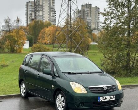 Зелений Тойота Королла Версо, об'ємом двигуна 2 л та пробігом 430 тис. км за 2000 $, фото 1 на Automoto.ua