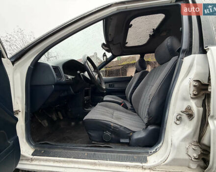 Белый Тойота Королла, объемом двигателя 1.3 л и пробегом 350 тыс. км за 1200 $, фото 10 на Automoto.ua