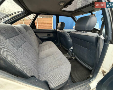 Белый Тойота Королла, объемом двигателя 1.3 л и пробегом 350 тыс. км за 1200 $, фото 17 на Automoto.ua